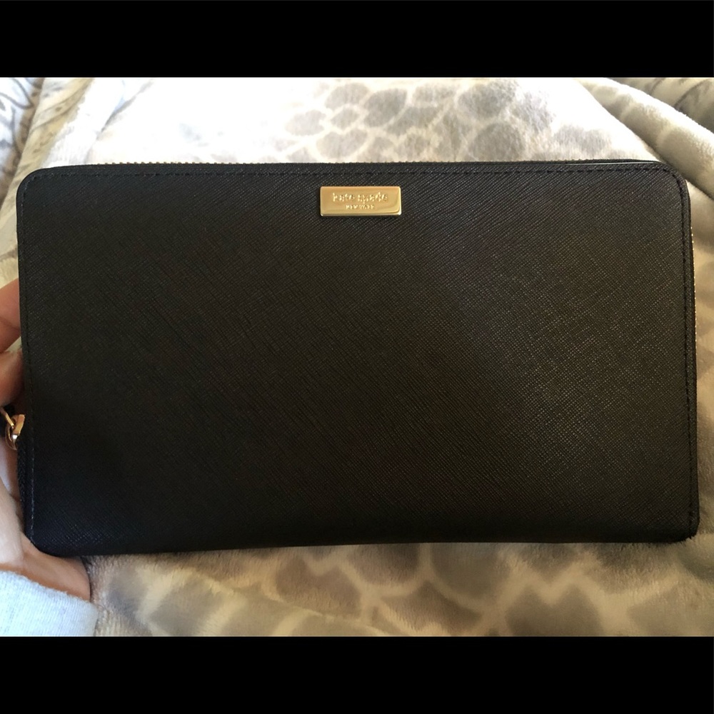 *REPOSH* Kate Spade Talla Laurel Way Black Wallet